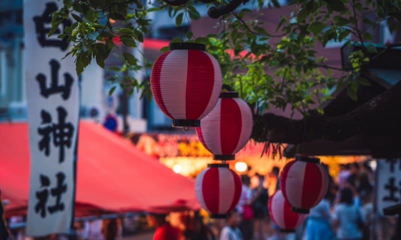 夜の白山神社周辺の祭りの写真