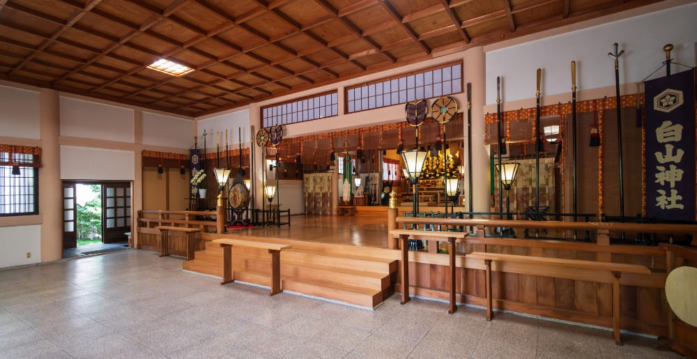 白山神社拝殿 中